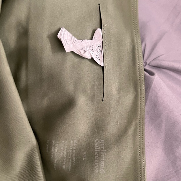 Girlfriend Collective compressive leggings in 3XL. Beautiful sage green colour. - Picture 2 of 2